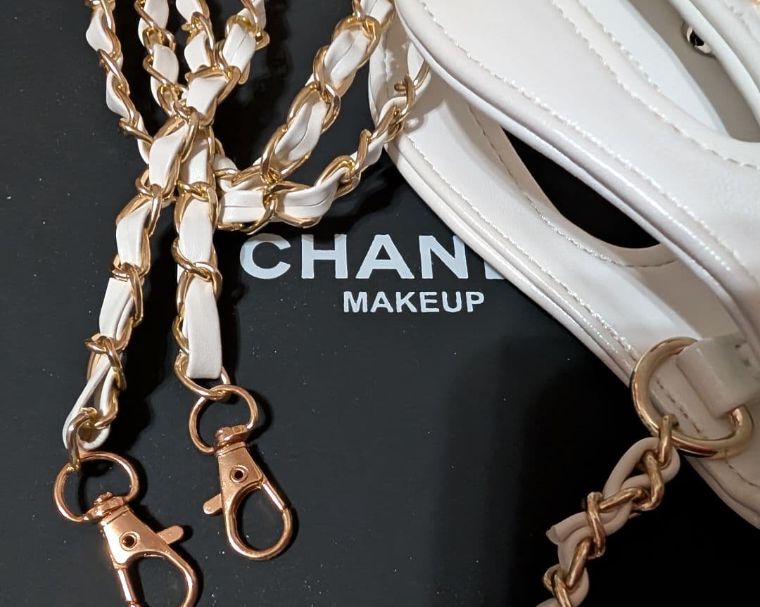 CHANEL ノベルティ2way キルティング エナメル加工バッグ レアホワイト