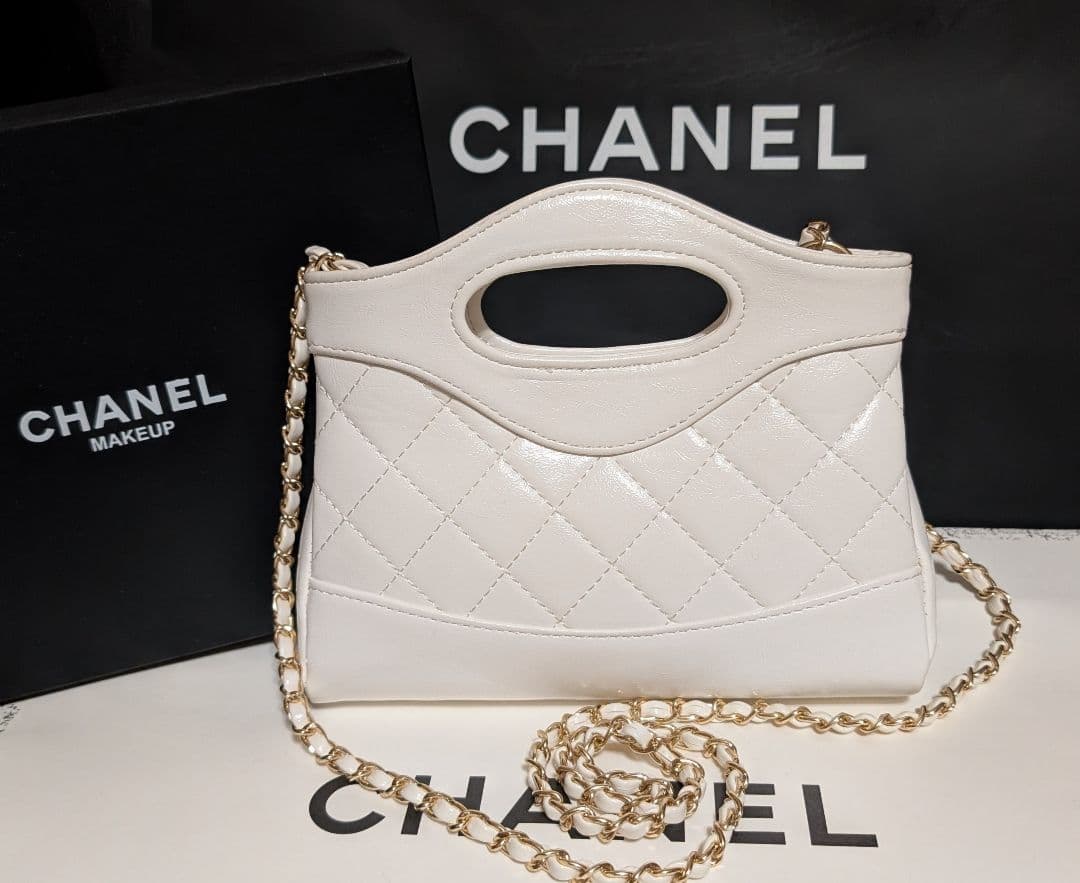 CHANEL ノベルティ2way キルティング エナメル加工バッグ レアホワイト