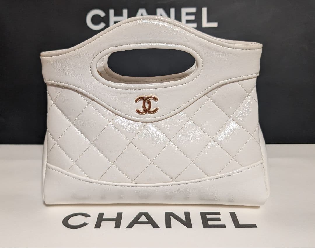 CHANEL ノベルティ2way キルティング エナメル加工バッグ レアホワイト