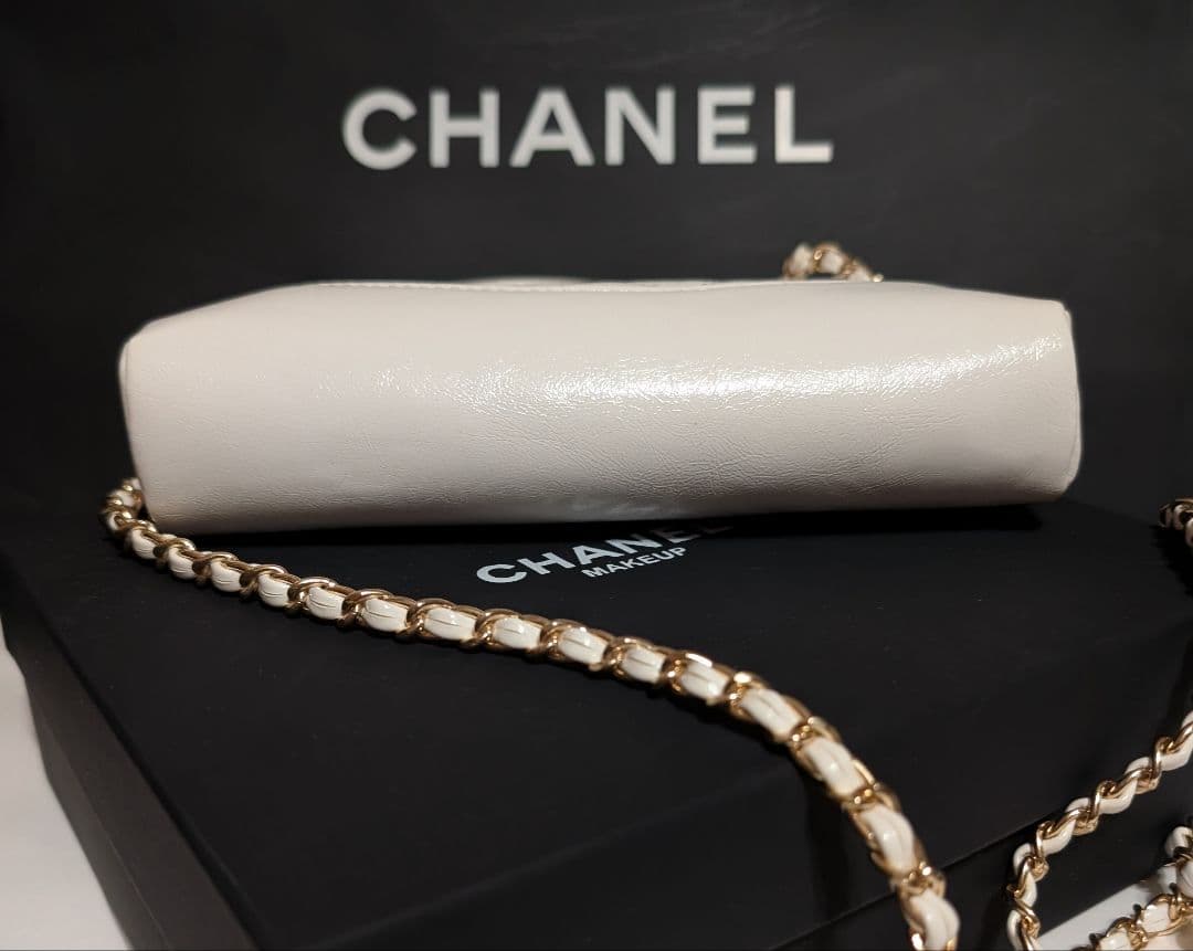 CHANEL ノベルティ2way キルティング エナメル加工バッグ レアホワイト
