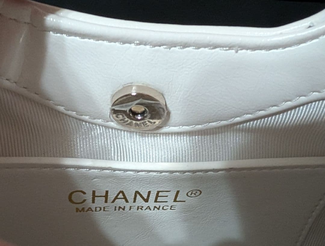 CHANEL ノベルティ2way キルティング エナメル加工バッグ レアホワイト