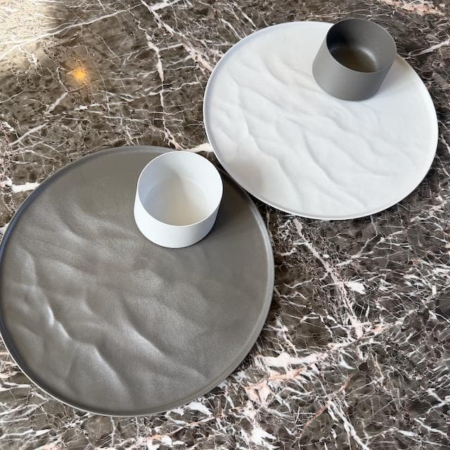 【ARAS】大皿ウェーブ27cm×ななめ小鉢 グレー・ホワイト 2枚セット