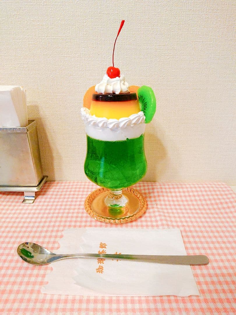 昭和レトロ 純喫茶のプリンのせビッグクリームソーダ 食品サンプル