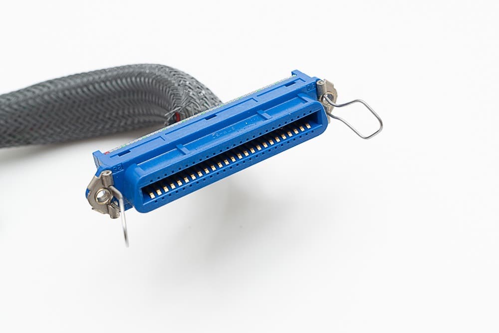 SCSI 内蔵 2コネクタ + アンフェノール (50pin)メス ケーブル