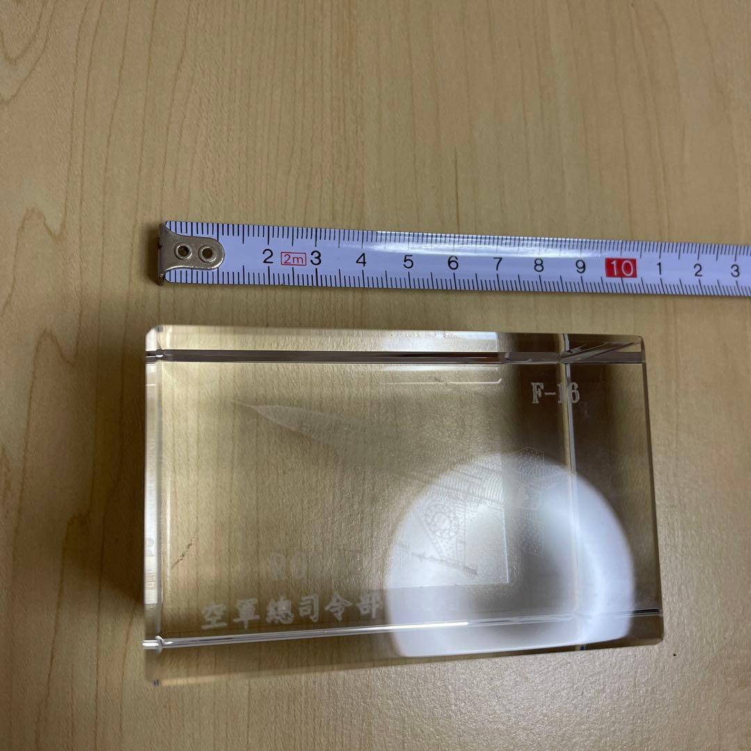 空軍司令都 寄贈 F-16 クリスタルガラス ペーパーウェイト