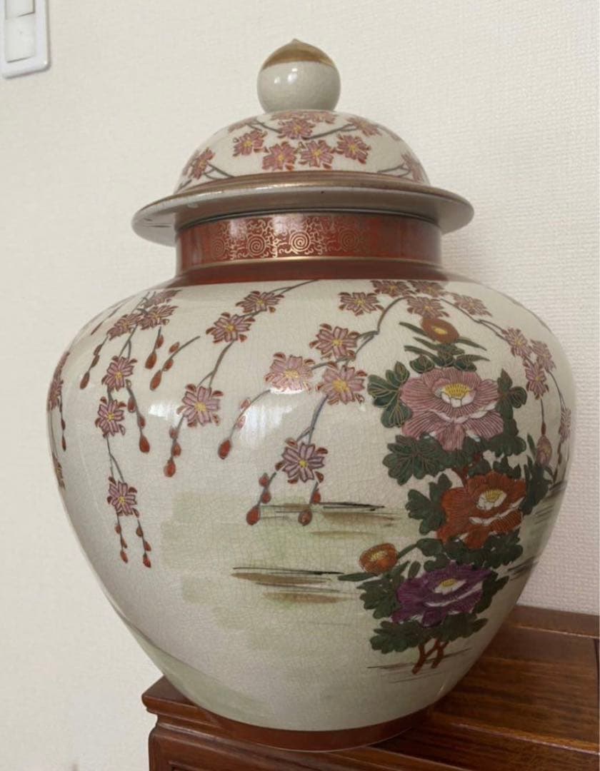 薩摩焼　花鳥図　金彩絵　豪華　壺　飾り物　蓋付　高さ42cm 年代物