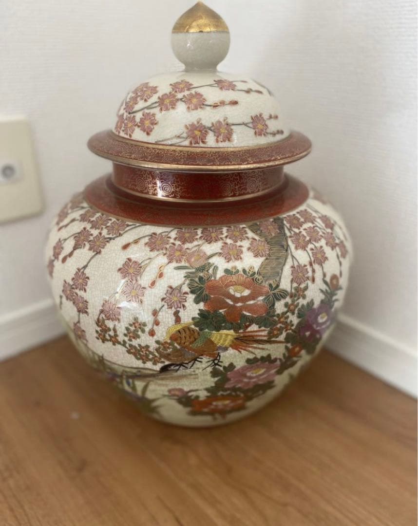 薩摩焼　花鳥図　金彩絵　豪華　壺　飾り物　蓋付　高さ42cm 年代物