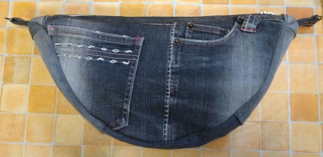 デニムリメイク お洒落Vintage♪ ラウンドショルダーバッグ ブラック