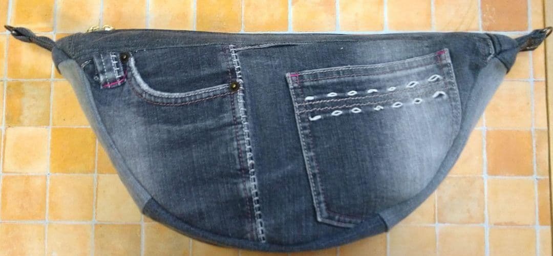 デニムリメイク お洒落Vintage♪ ラウンドショルダーバッグ ブラック