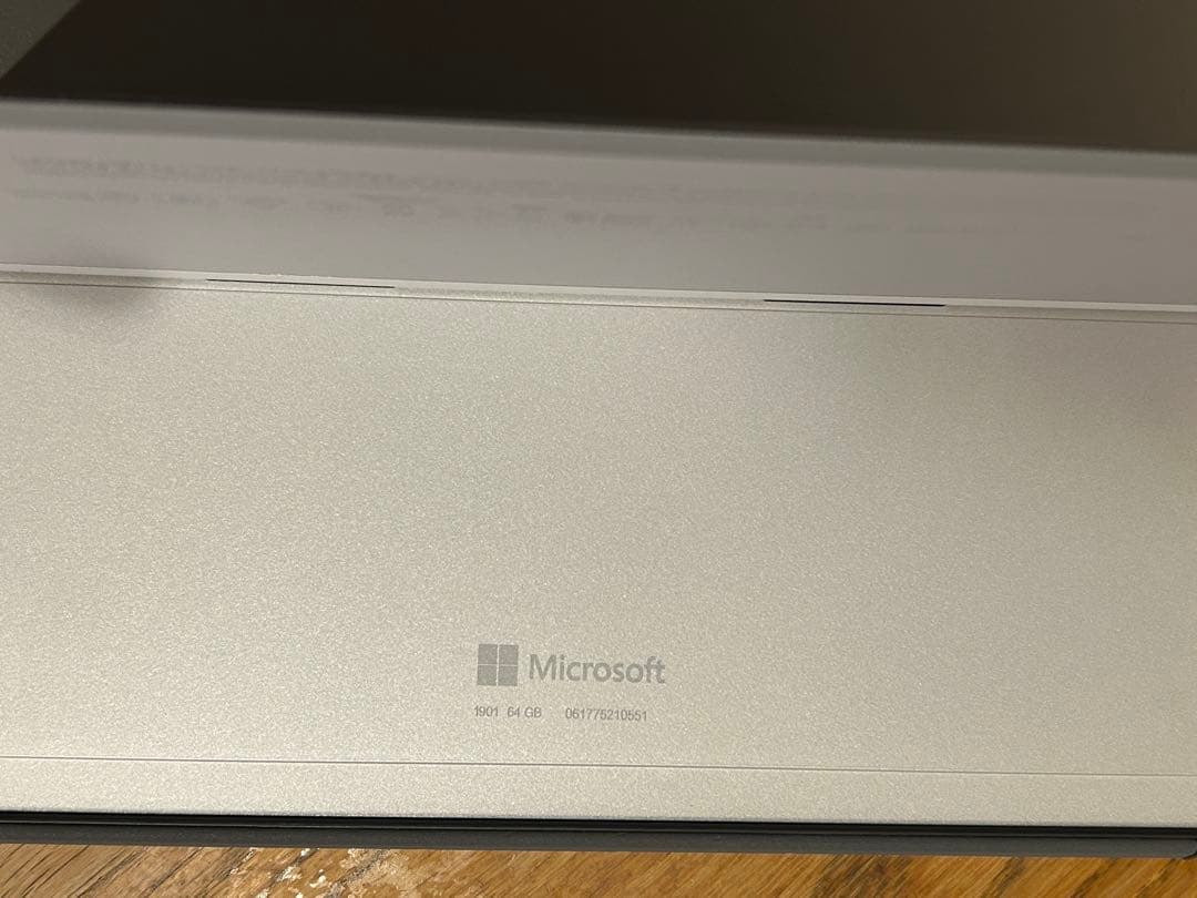 美品　完動品大幅値下　Microsoft Surface GO2 本体と充電器