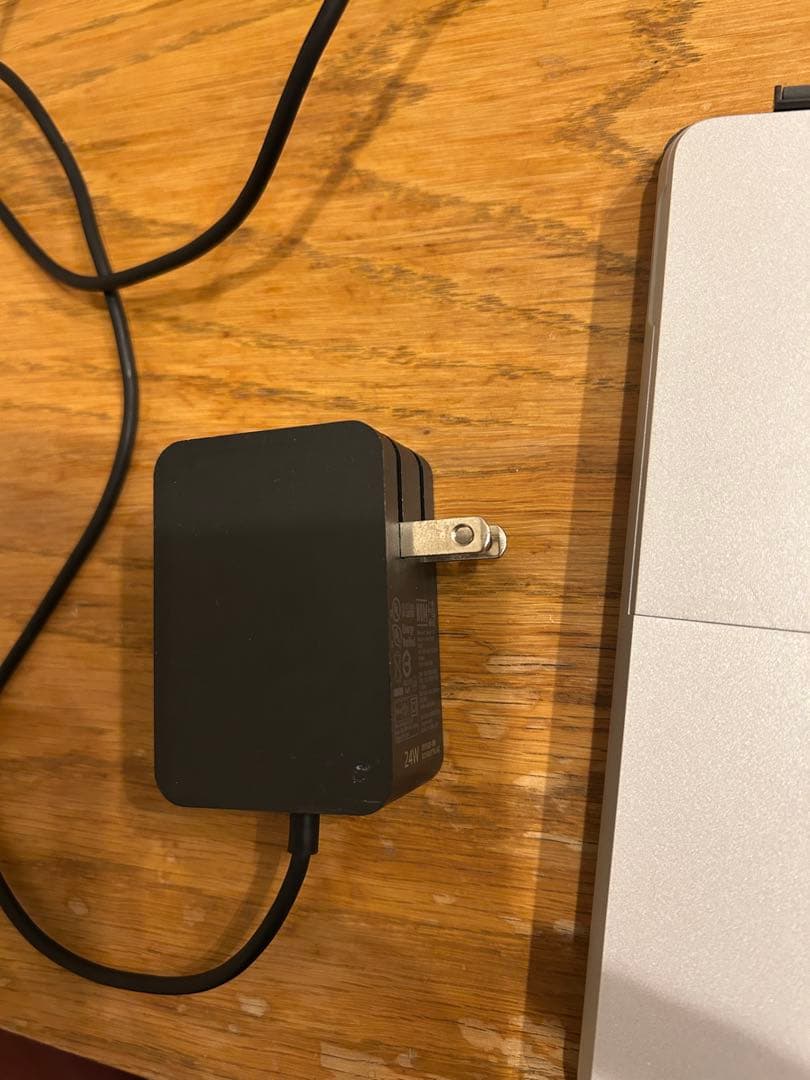 美品　完動品大幅値下　Microsoft Surface GO2 本体と充電器