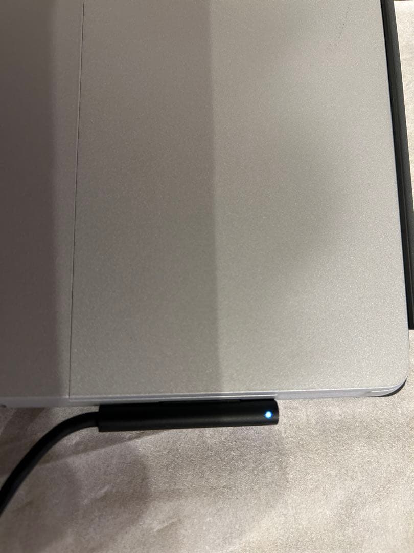 美品　完動品大幅値下　Microsoft Surface GO2 本体と充電器