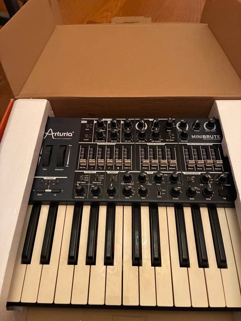 Arturia MINIBRUTE アナログシンセサイザー
