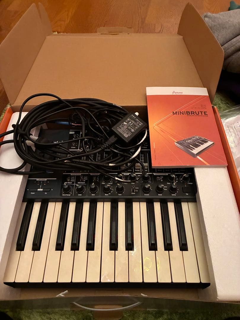 Arturia MINIBRUTE アナログシンセサイザー