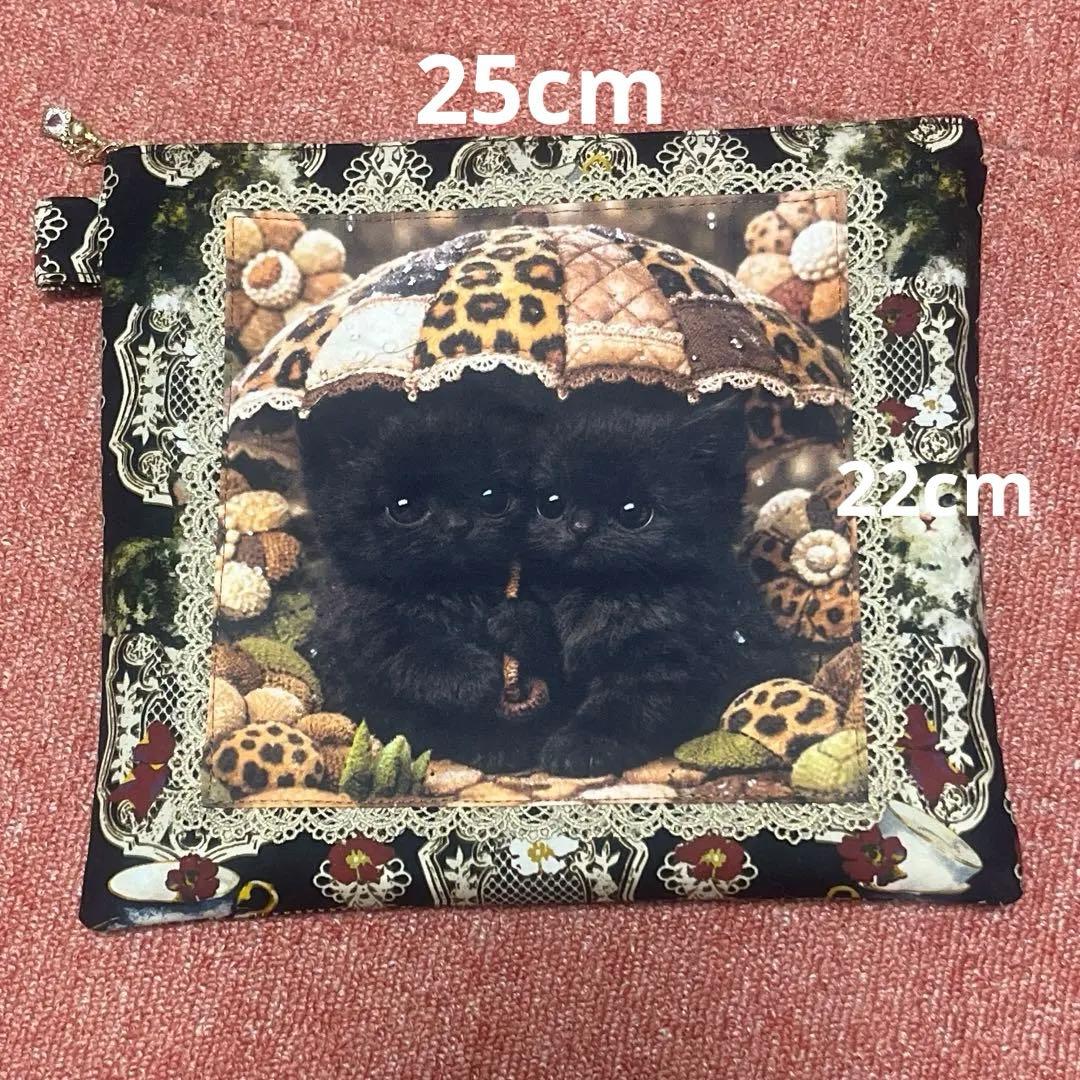 ①えりにゃん フラットポーチ