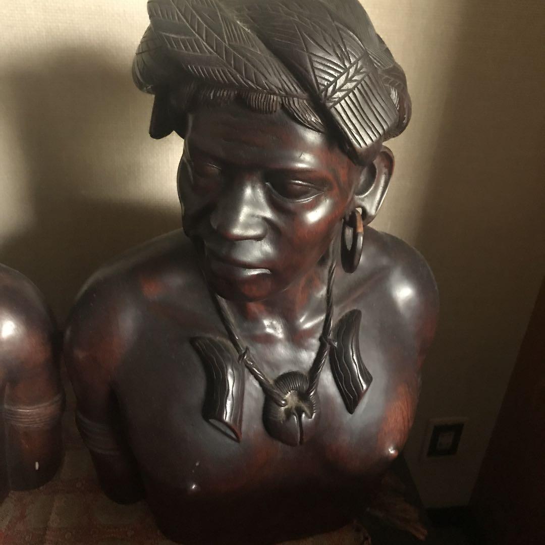 東南アジア　大きな木彫り置物