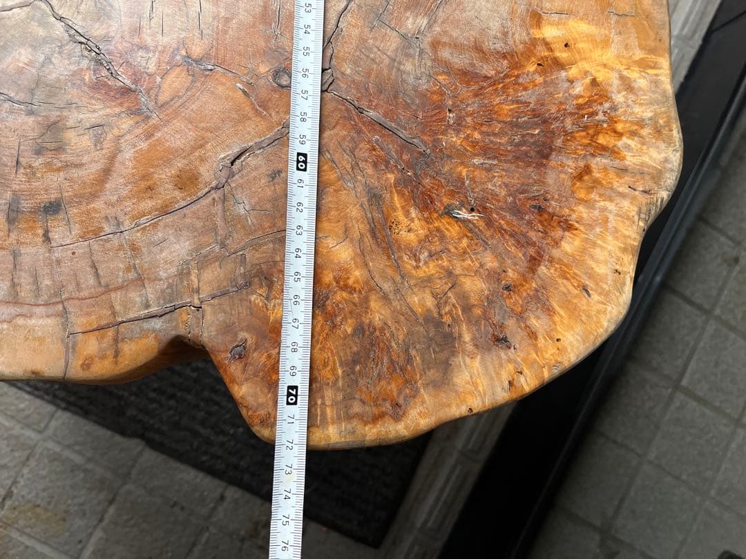 一枚板座卓、一本木座卓、切り株座卓、自然木彫り込み座卓、コブ付き彫り込み座卓