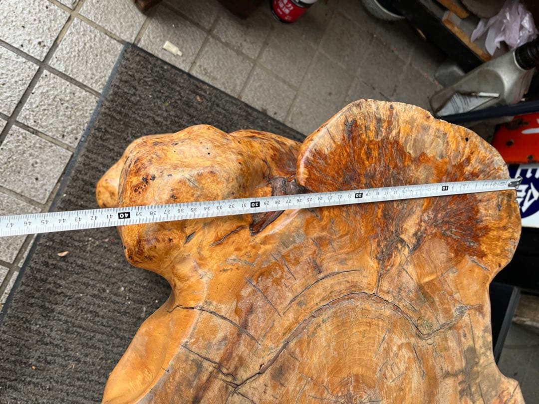 一枚板座卓、一本木座卓、切り株座卓、自然木彫り込み座卓、コブ付き彫り込み座卓
