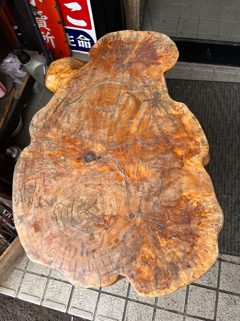 一枚板座卓、一本木座卓、切り株座卓、自然木彫り込み座卓、コブ付き彫り込み座卓