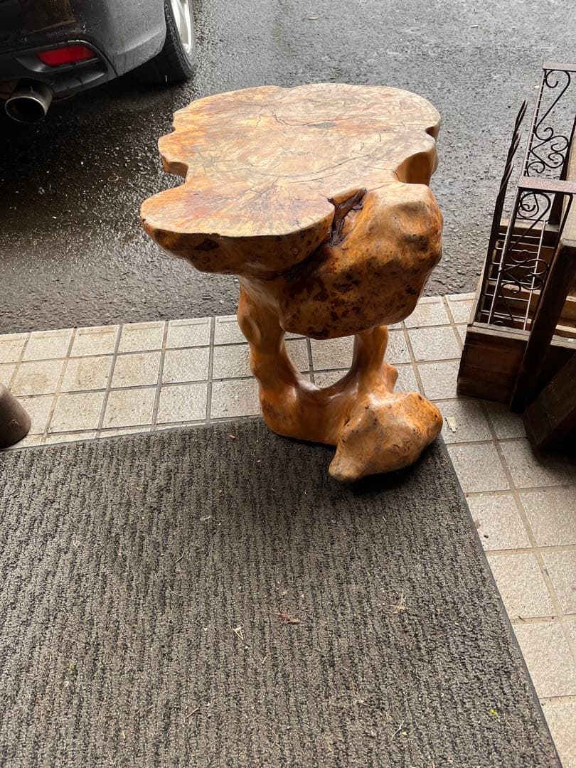 一枚板座卓、一本木座卓、切り株座卓、自然木彫り込み座卓、コブ付き彫り込み座卓