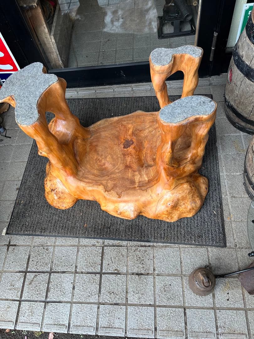 一枚板座卓、一本木座卓、切り株座卓、自然木彫り込み座卓、コブ付き彫り込み座卓