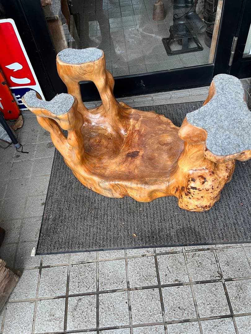 一枚板座卓、一本木座卓、切り株座卓、自然木彫り込み座卓、コブ付き彫り込み座卓