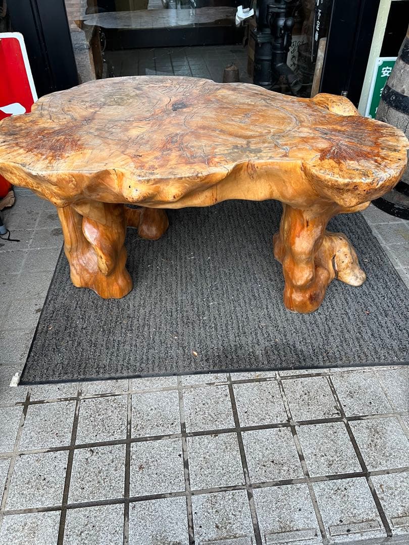 一枚板座卓、一本木座卓、切り株座卓、自然木彫り込み座卓、コブ付き彫り込み座卓