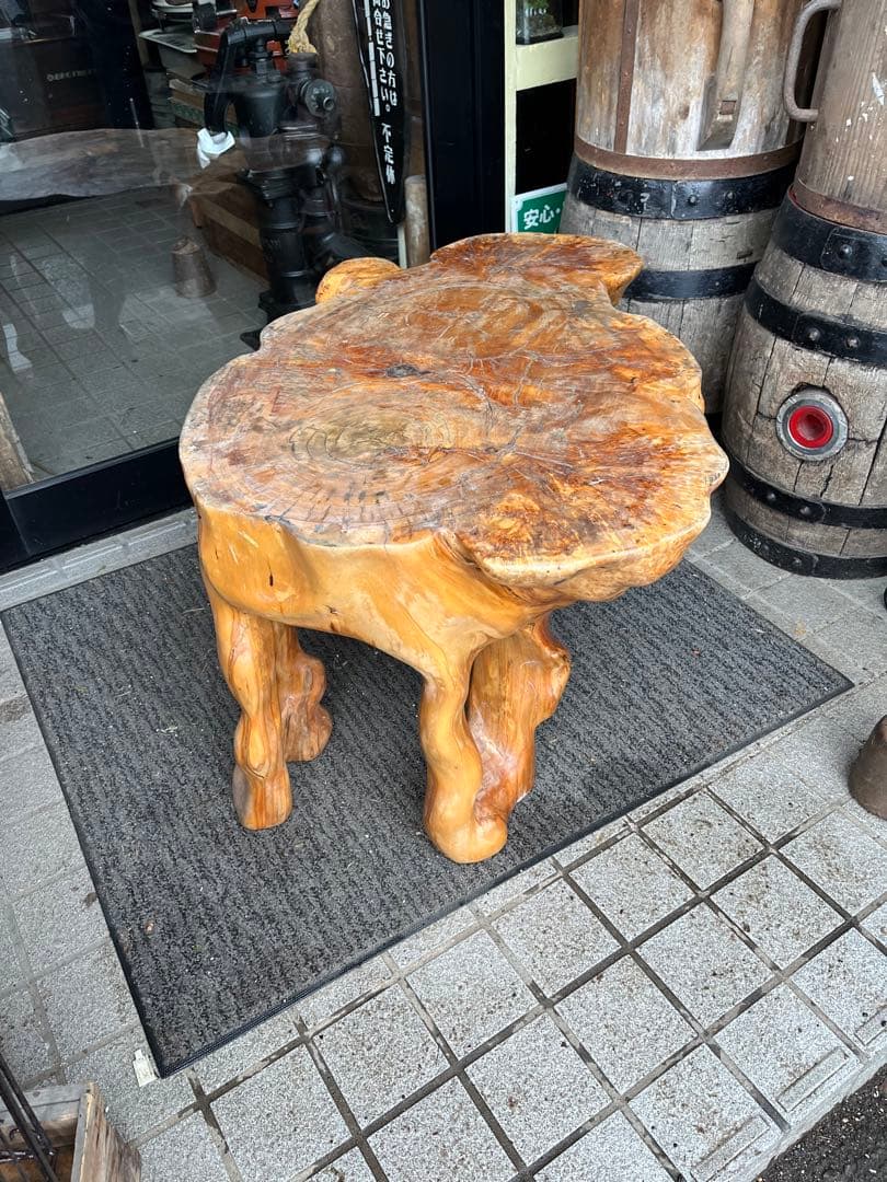 一枚板座卓、一本木座卓、切り株座卓、自然木彫り込み座卓、コブ付き彫り込み座卓