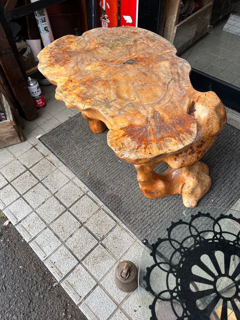 一枚板座卓、一本木座卓、切り株座卓、自然木彫り込み座卓、コブ付き彫り込み座卓