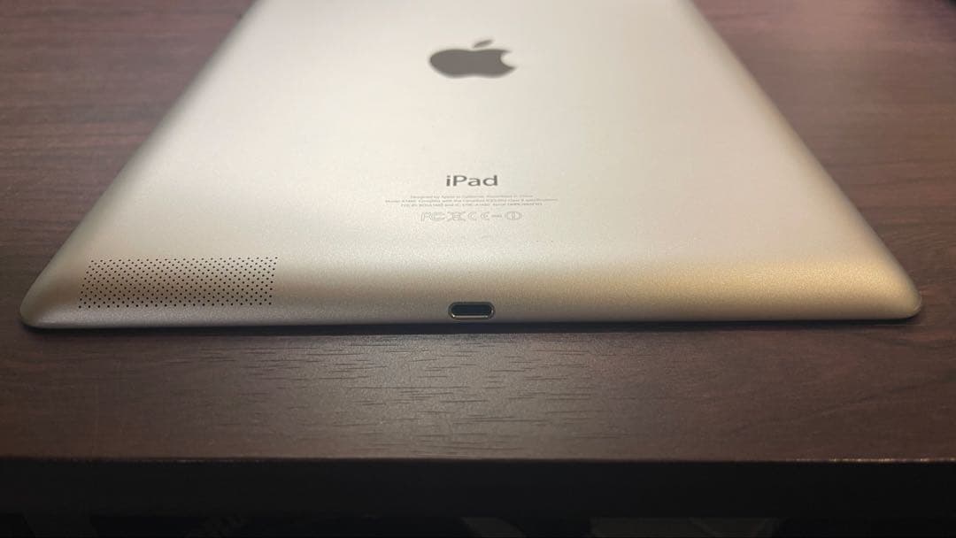 Apple iPad シルバー 4世代 (iPad 4th Gen)