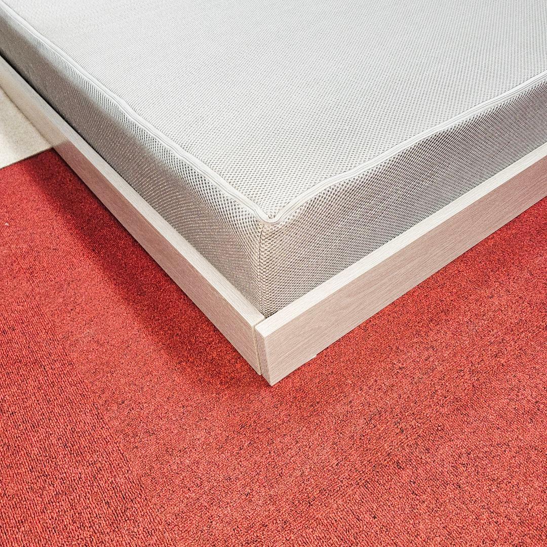 ダブルベッドフレーム ライトグレー 木製 東京23区全域送料無料