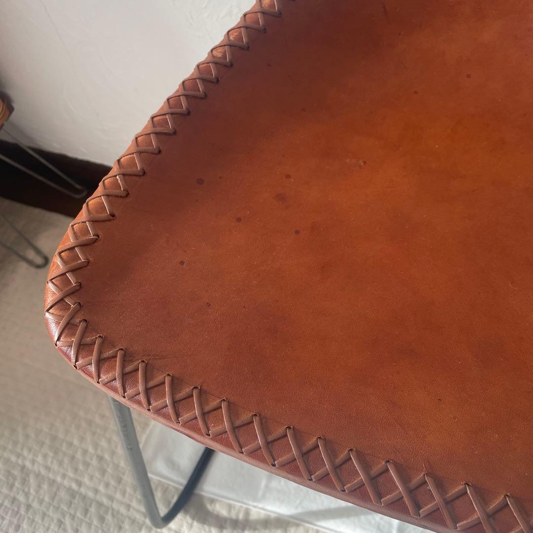 編込みブラウンレザー トライアングルシェイプ椅子