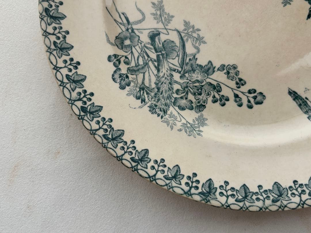 フランスアンティーク皿　古手皿　柔らかく枯れたプレート　サルグミンヌ