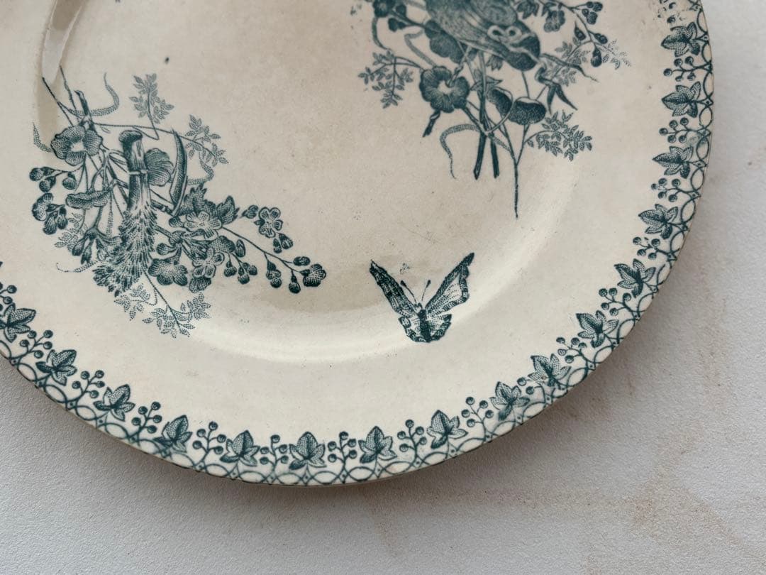 フランスアンティーク皿　古手皿　柔らかく枯れたプレート　サルグミンヌ