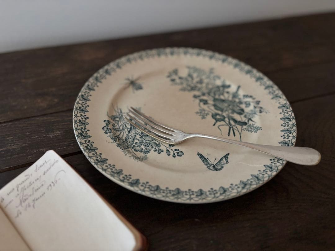 フランスアンティーク皿　古手皿　柔らかく枯れたプレート　サルグミンヌ