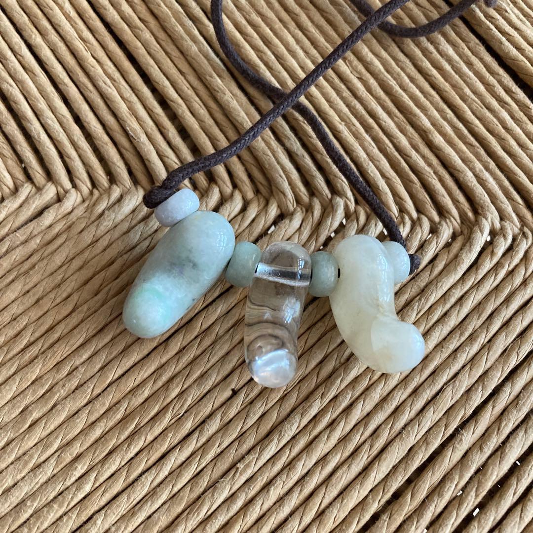翡翠　水晶　勾玉 ペンダント　紐ネックレス