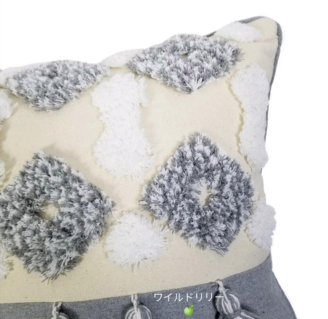 クッションカバー　北欧スタイル　タッセル　グレー　フランフラン　ニトリ　IKEA