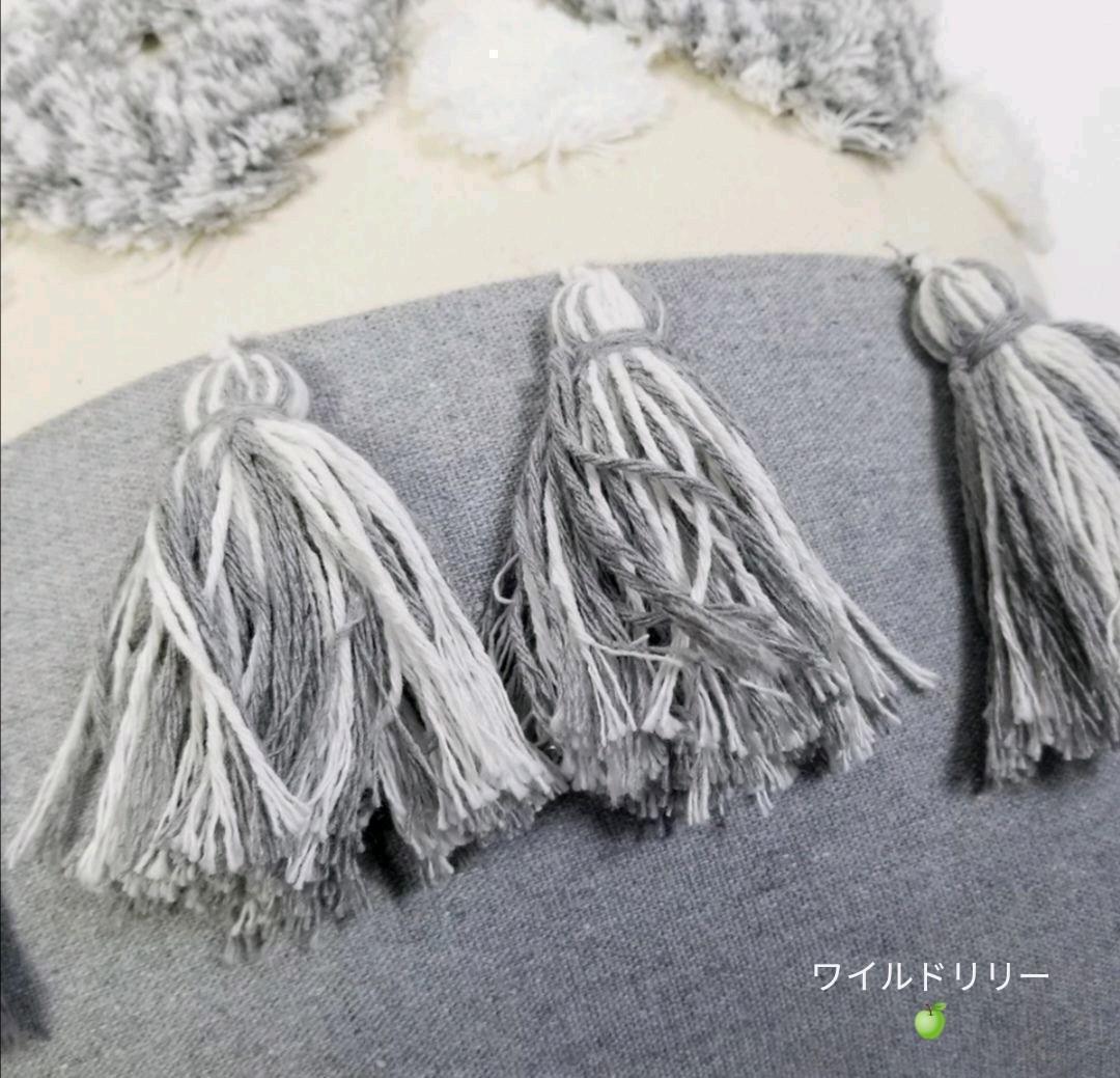 クッションカバー　北欧スタイル　タッセル　グレー　フランフラン　ニトリ　IKEA