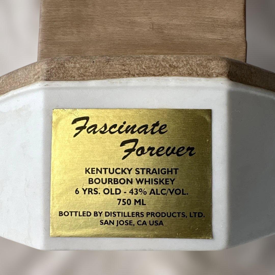 マリリンモンロー　七年目の浮気　バーボンウイスキーカラビン