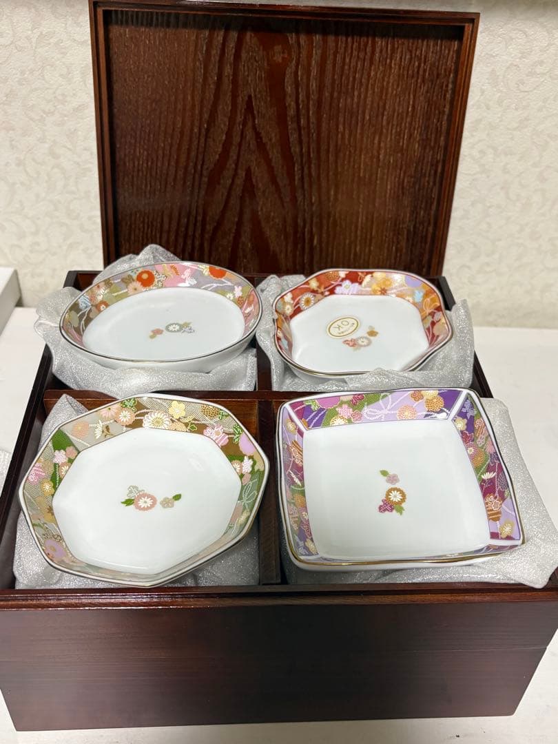 花柄陶器食器セット 8個 木製収納箱付き