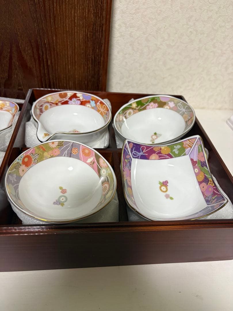 花柄陶器食器セット 8個 木製収納箱付き