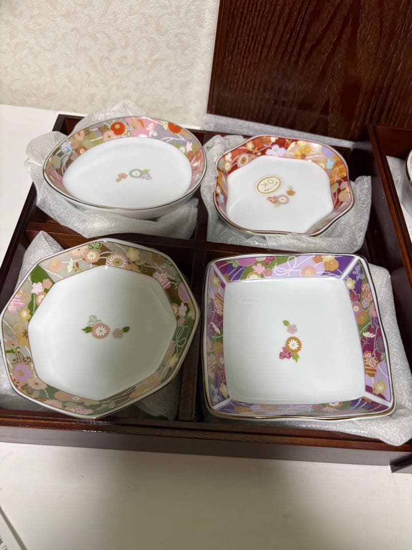 花柄陶器食器セット 8個 木製収納箱付き