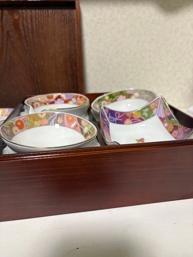花柄陶器食器セット 8個 木製収納箱付き