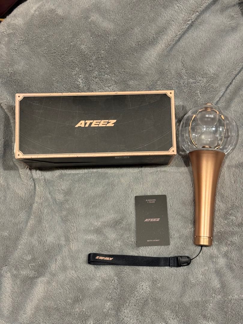 ATEEZ ペンライト(トレカ付き)