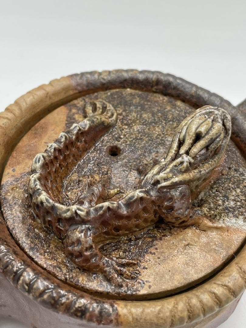 備前焼　ドラゴンつまみの後ろ手急須　KQ-001