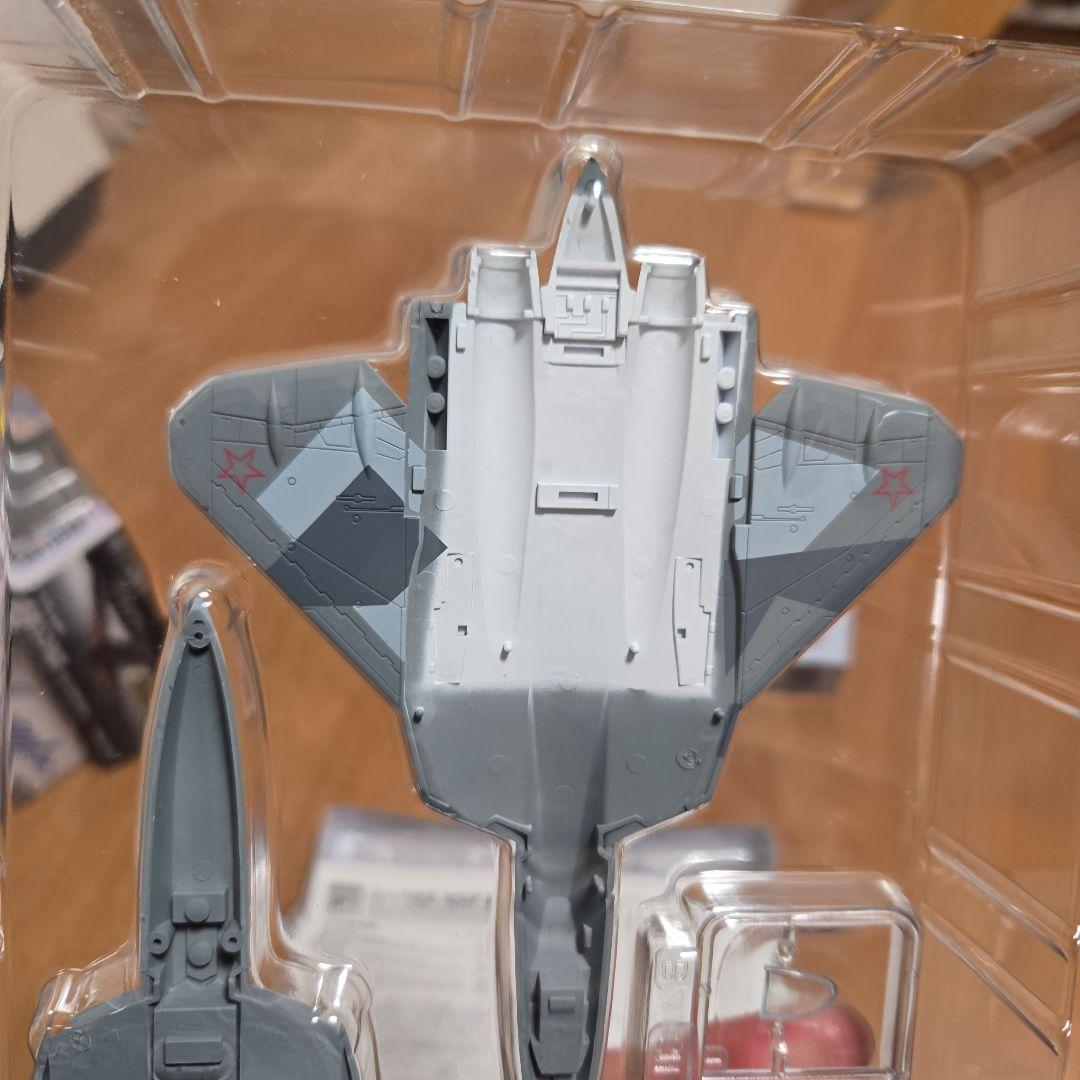 ピットロード　1/144 ロシア空軍 Su-57(塗装済みプラモデル)