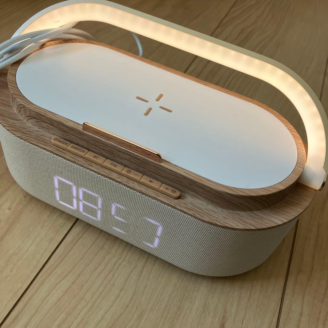 【新品】ワイヤレス充電デジタル時計LED多機能ナイトライト ラジオ