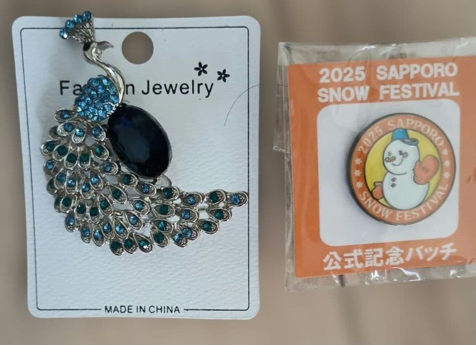 Mロゴ ショルダーバッグと缶バッジセット