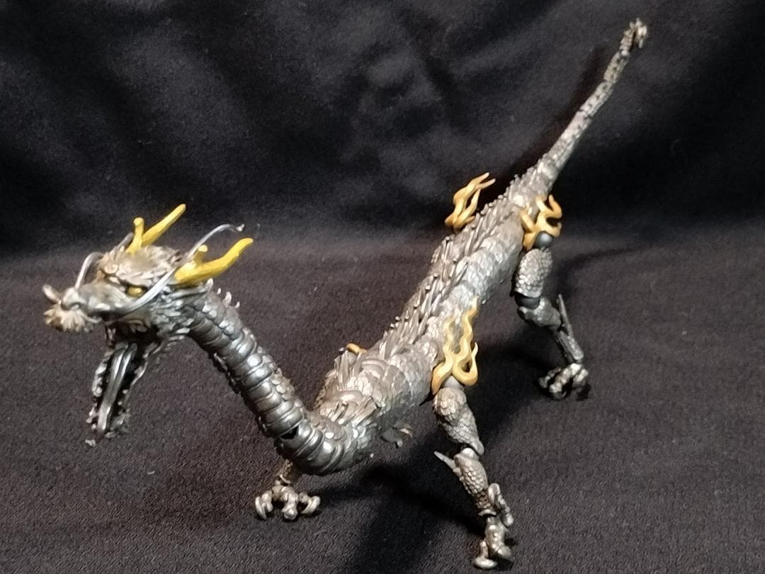 タケヤ式自在置物　龍　鉄錆地調