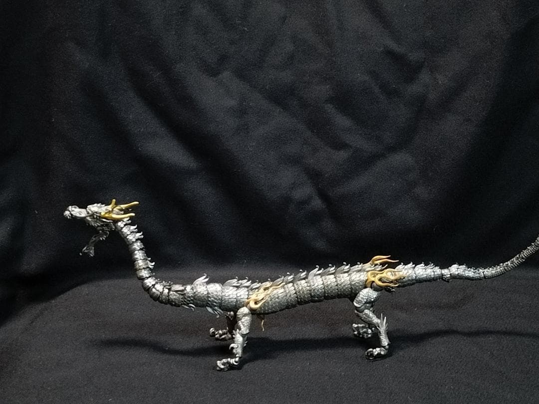 タケヤ式自在置物　龍　鉄錆地調